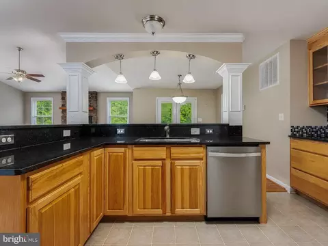 Kitchen - 18532 Cherryfield Rd, Drayden, MD 20630 photo 5 of 7