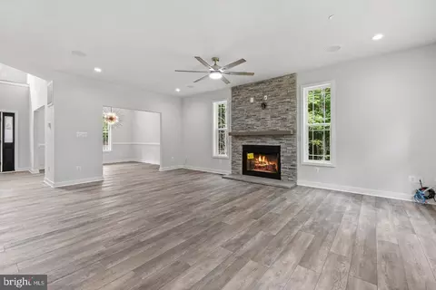 Living - 18645 Hebb Way, Drayden, MD 20630 photo 4 of 5