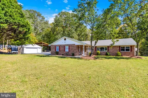 37995 Mohawk Dr, Charlotte Hall, MD 20622