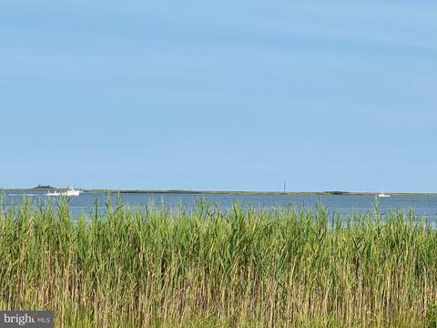 4 Hammock Point Rd, Crisfield, MD 21817 photo 2