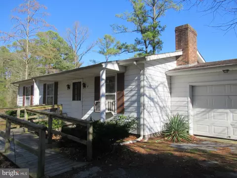 7 Tawes Dr, Crisfield, MD 21817