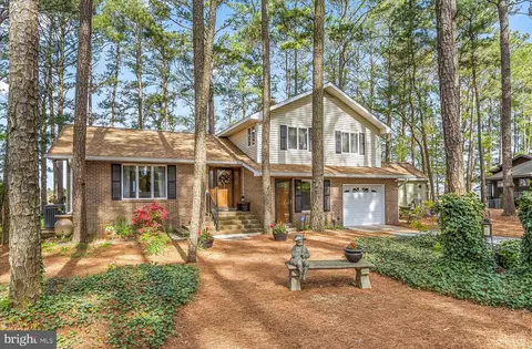 4966 Canal Dr, Crisfield, MD 21817