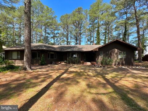 4970 Canal Dr, Crisfield, MD 21817
