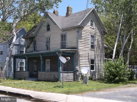7 Second St, Crisfield, MD 21817