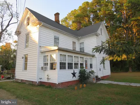 15 Asbury Ave, Crisfield, MD 21817