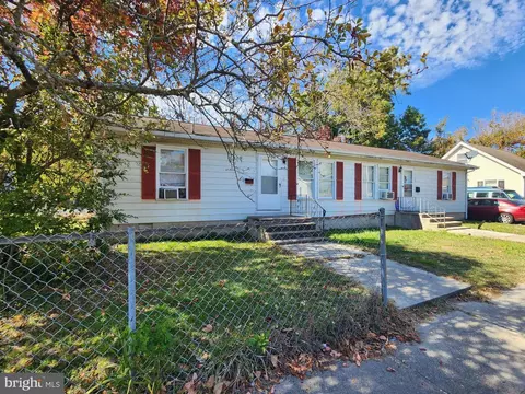 13 N 1st St, Crisfield, MD 21817