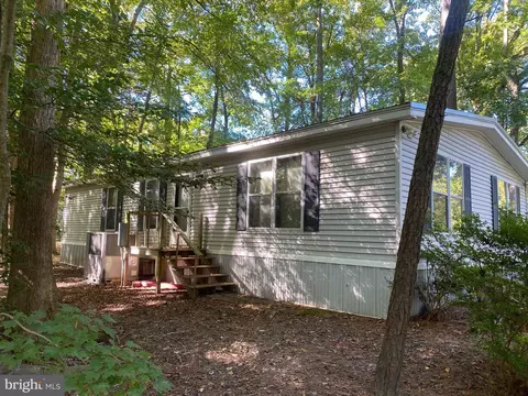 10430 Eagle Dr, Princess Anne, MD 21853