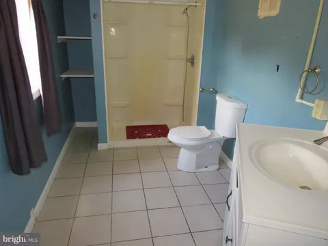 Bath - 2900 Byrdtown Rd, Crisfield, MD 21817 photo 1 of 4