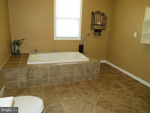 Bath - 2900 Byrdtown Rd, Crisfield, MD 21817 photo 3 of 4