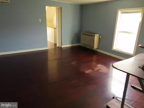 Living - 2900 Byrdtown Rd, Crisfield, MD 21817 photo 3 of 4