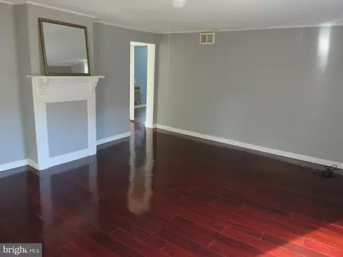 Living - 2900 Byrdtown Rd, Crisfield, MD 21817 photo 2 of 4