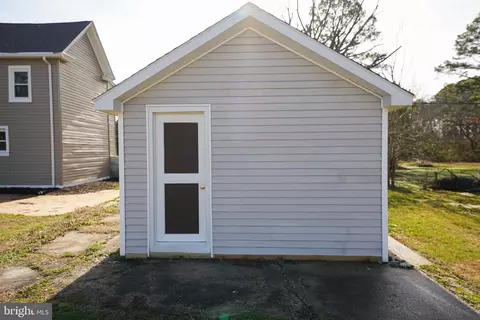 Exterior - 26692 Old State Rd, Crisfield, MD 21817 photo 7 of 10