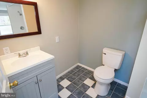 Bath - 26692 Old State Rd, Crisfield, MD 21817 photo 5 of 9