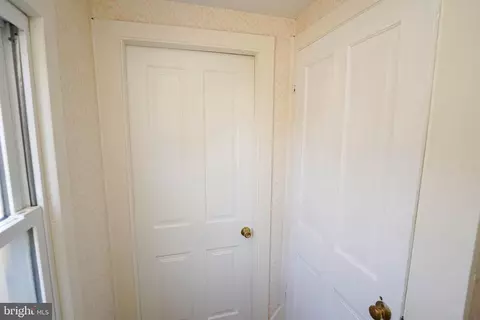Bedroom - 26692 Old State Rd, Crisfield, MD 21817 photo 6 of 7