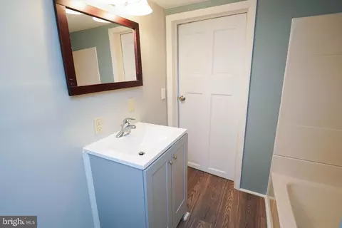 Bath - 26692 Old State Rd, Crisfield, MD 21817 photo 2 of 9