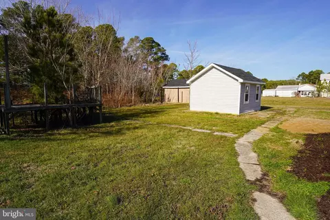 Exterior - 26692 Old State Rd, Crisfield, MD 21817 photo 9 of 10