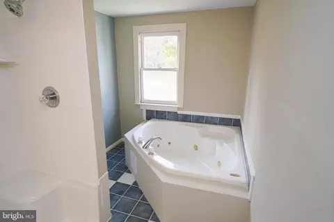 Bath - 26692 Old State Rd, Crisfield, MD 21817 photo 6 of 9