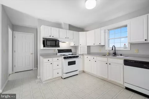 Kitchen - 8074 Riverview Rd, Westover, MD 21871 photo 1 of 5