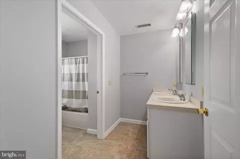 Bath - 8074 Riverview Rd, Westover, MD 21871 photo 2 of 3