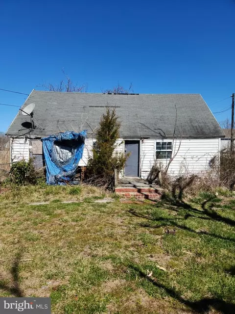 104 B Cove St, Crisfield, MD 21817