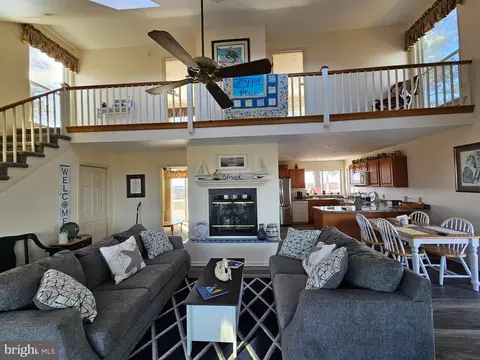 Living - 8078 Riverview Rd, Westover, MD 21871 photo 2 of 21
