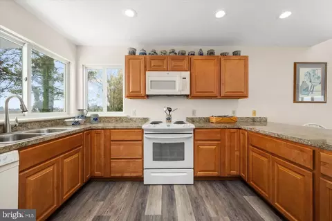 Kitchen - 8078 Riverview Rd, Westover, MD 21871 photo 3 of 5