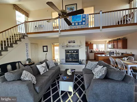 Living - 8078 Riverview Rd, Westover, MD 21871 photo 4 of 21