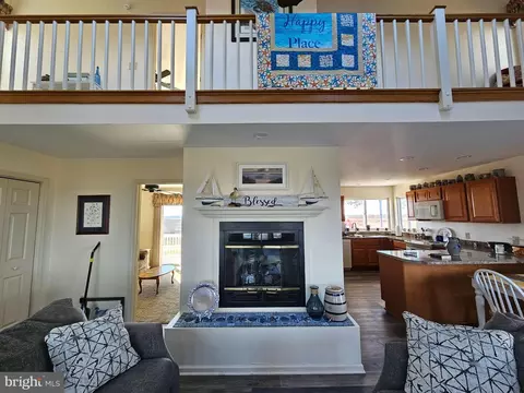 Living - 8078 Riverview Rd, Westover, MD 21871 photo 3 of 21