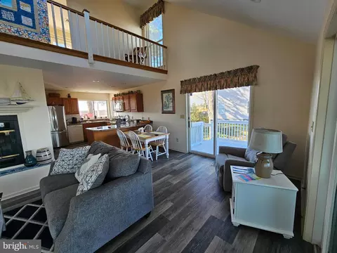 Living - 8078 Riverview Rd, Westover, MD 21871 photo 6 of 21