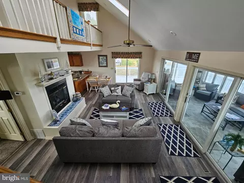 Living - 8078 Riverview Rd, Westover, MD 21871 photo 11 of 21