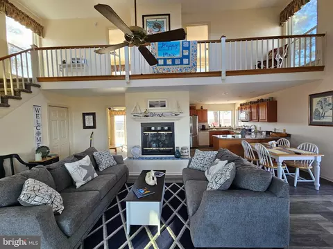 Living - 8078 Riverview Rd, Westover, MD 21871 photo 10 of 21