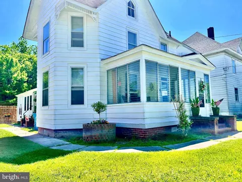 5 Standard Ave, Crisfield, MD 21817