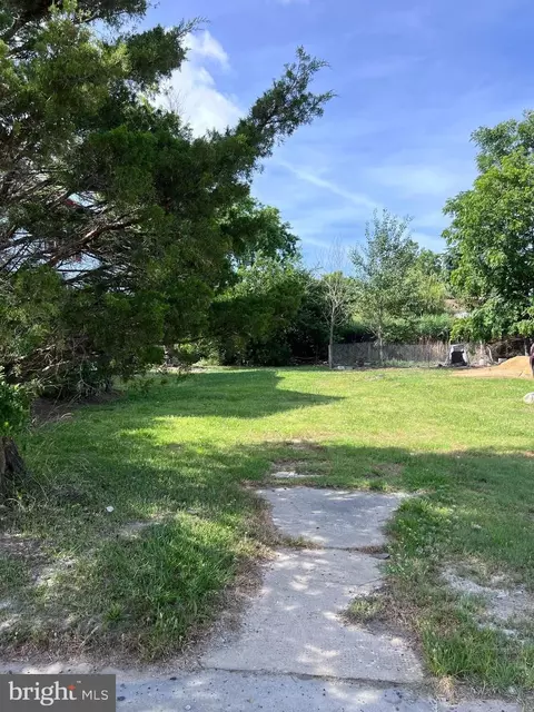 329 W Chesapeake Ave, Crisfield, MD 21817