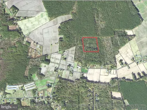 27582 Farm Market Rd, Marion Station, MD 21838