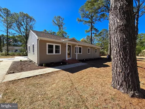 26241 W Pear St, Crisfield, MD 21817