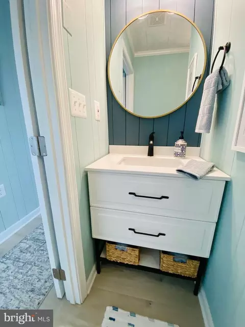 Bath - 41 Wynfall Ave, Crisfield, MD 21817 photo 2 of 3