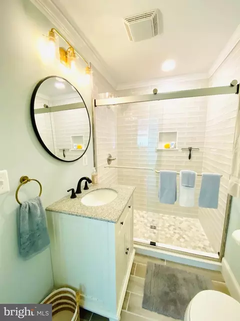 Bath - 41 Wynfall Ave, Crisfield, MD 21817 photo 1 of 3