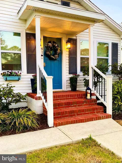 Exterior - 41 Wynfall Ave, Crisfield, MD 21817 photo 2 of 16