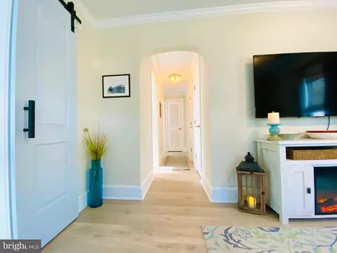 Entry Way - 41 Wynfall Ave, Crisfield, MD 21817 photo 2 of 3