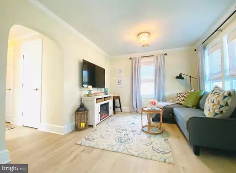 Entry Way - 41 Wynfall Ave, Crisfield, MD 21817 photo 1 of 3