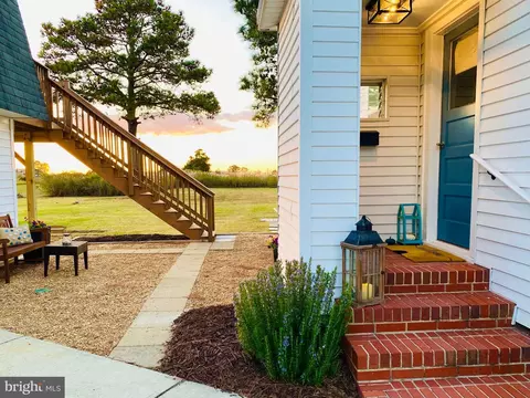 Exterior - 41 Wynfall Ave, Crisfield, MD 21817 photo 3 of 16