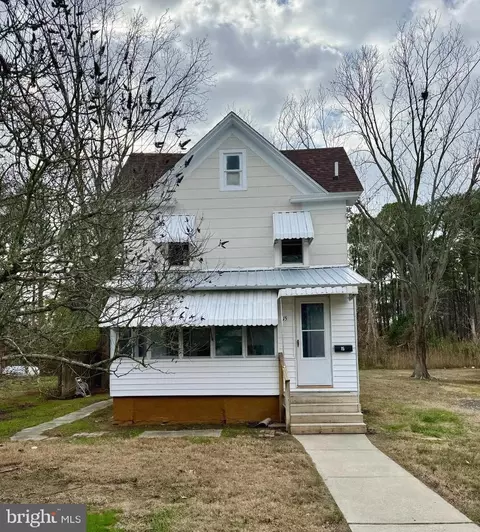 15 Cove St, Crisfield, MD 21817