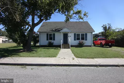 113 2nd St, Crisfield, MD 21817
