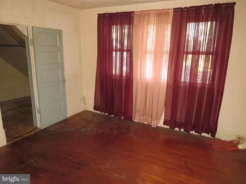 Bedroom - 115 Maple St, Crisfield, MD 21817 photo 2 of 4