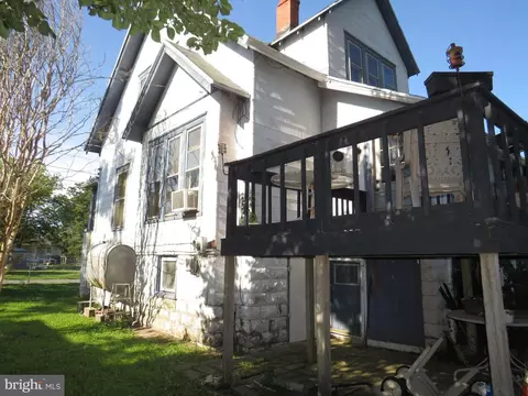 Exterior - 115 Maple St, Crisfield, MD 21817 photo 4 of 6