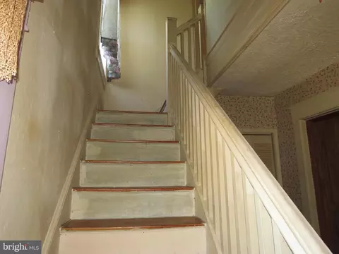 Entry Way - 115 Maple St, Crisfield, MD 21817 photo 4 of 6