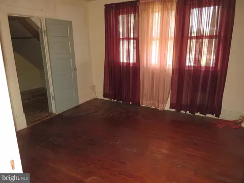 Bedroom - 115 Maple St, Crisfield, MD 21817 photo 3 of 4