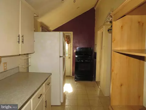 Entry Way - 115 Maple St, Crisfield, MD 21817 photo 3 of 6