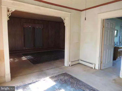 Living - 115 Maple St, Crisfield, MD 21817 photo 4 of 5