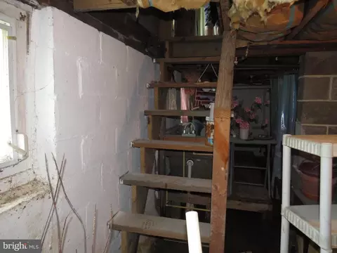Entry Way - 115 Maple St, Crisfield, MD 21817 photo 5 of 6